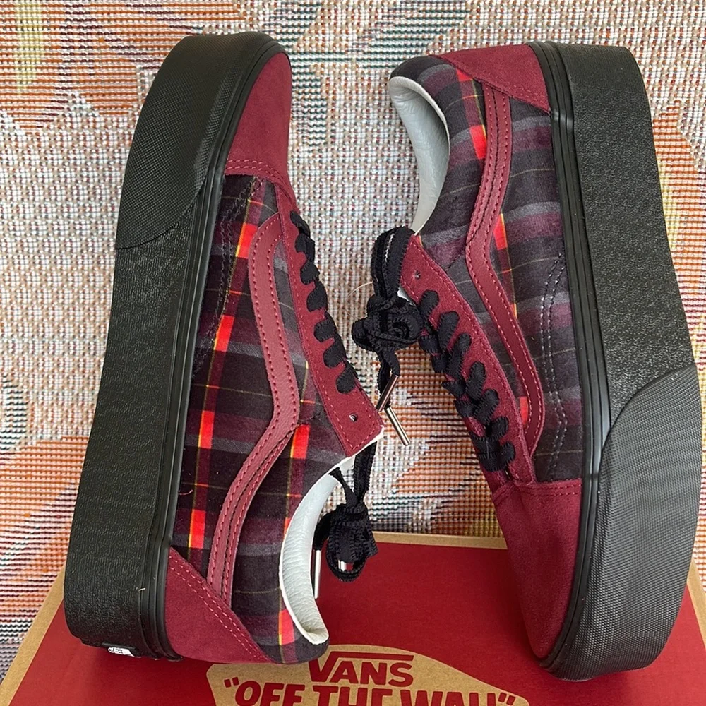 Vans Old Skool Stacked 
Velvet Plaid Port/Black
VNOA7Q5M02Y
WMNS Platforms - Picture 12 of 16